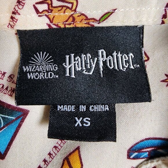 Harry Potter Wizarding World Men's XS Short Sleeve Button-Up Shirt - Picture 4 of 8